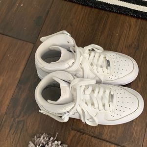 Youth White Air Force 1 Mid Sz 6Y